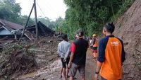 Tiga Rumah Dan Satu Warung Di Jember Rusak Tertimpa Longsor