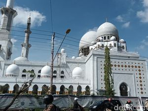 Gibran Tepis Viral Proyek Masjid Raya Sheikh Zayed Akan Gusur Gereja-Rumah