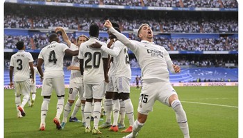 Barcelona hanya kemasukan 1 gol dalam 8 laga, kemudian mereka kebobolan 3 gol melawan Madrid. Foto: Twitter