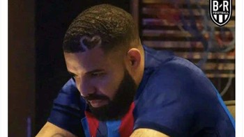 Penyanyi Drake bertaruh sekitar USD 800 ribu untuk kemenangan Barcelona, tapi Barcelona kalah 1-3 dari Real Madrid sehingga ia tentu bersedih. Foto: Twitter