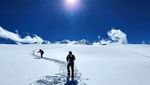 Potret Dinginnya Salju Himalaya Kala Pendaki Indonesia Tiba di Puncak Mera Peak
