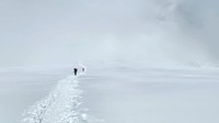 Tim PPA Ekspedisi Himalaya mengarungi rute bersalju menuju high camp Mera Peak dengan tertutup badai salju yang menutupi rute sepanjang jalan menuju puncak tersebut.