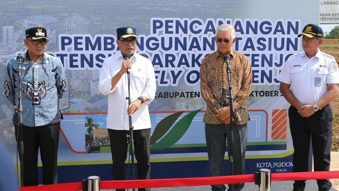 Menhub Apresiasi Pembangunan Flyover Tenjo dan Stasiun KRL Tigaraksa Menhub Budi Karya Sumadi mengapresiasi kolaborasi antara pemerintah pusat dengan pihak swasta yakni PT Agung Podomoro Land dalam pengembangan Stasiun KRL Tigaraksa, di Kabupaten Tangerang, Banten dan pembangunan flyover di Tenjo, Kabupaten Bogor.