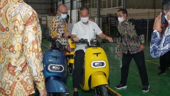 Menperin Kunjungi Pabrik Motor Listrik Viar