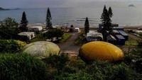 Dibangun di Distrik Sanzhi yang berjarak sekitar satu setengah jam dari Taipei di Taiwan, Resort San Zhi Pod City dibangun pada tahun 1978 sebagai tempat peristirahatan bagi para tentara AS yang bertugas di Asia Timur.  