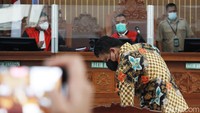 Dilansir SIPP PN Jaksel, sidang hari ini diagendakan pembacaan dakwaan oleh jaksa penuntut umum.