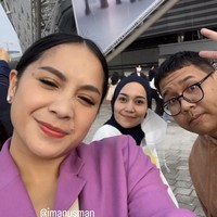 Walaupun sedih karena harus meninggalkan suami dan kedua anaknya, namun Nagita akhirnya tetap memutuskan untuk pergi ke Korea. Kepergiannya ke Korea itu bertujuan untuk menonton konser BLACKPINK. Foto: Instagram/@raffinagita1717