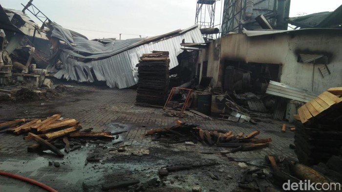 pabrik kayu di pasuruan terbakar