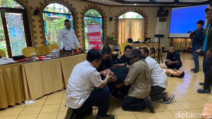 Pelatihan media safety bagi jurnalis di Sukabumi.
