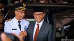 Peluk Hangat Heru-Anies Usai Sertijab