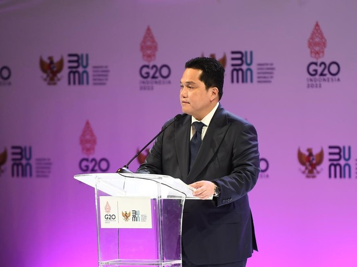 Menteri BUMN Erick Thohir berpidato saat pembukaan State-Owned Enterprises (SOE) International Conference di Bali Nusa Dua Convention Center (BNDCC), Bali, Senin (17/10/2022). SOE International Conference yang mengangkat tema 