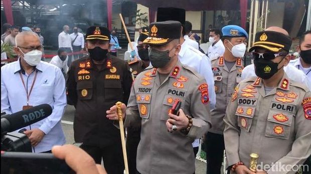 Pemusnahan 35 kg sabu oleh Teddy Minahasa.