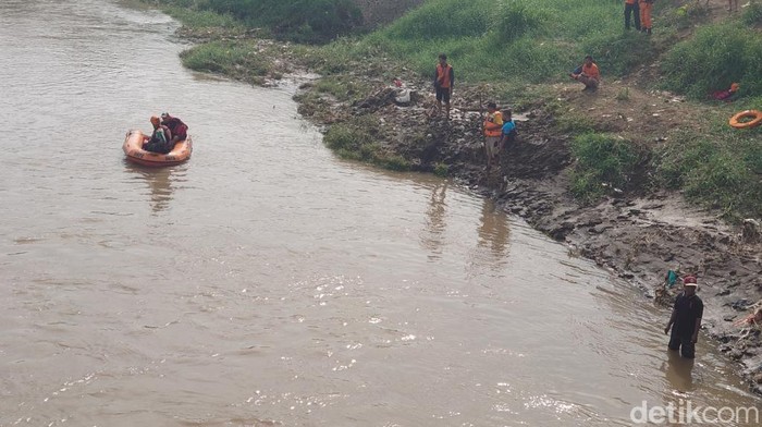 Pencarian bocah tenggelam di Sungai Welang Pasuruan