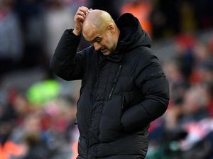 Saat Guardiola Jadi Sasaran Lemparan Koin di Anfield