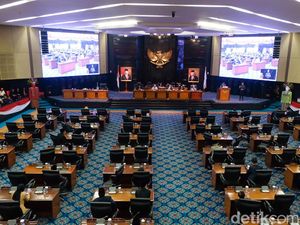 Cinta Mega Main Game di Ruang Paripurna, PDIP DKI: Sangat Tidak Etis
