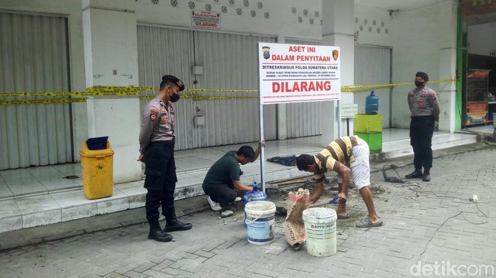 Polda Sumut sita aset Apin BK di Jalan Boulevard Timur, Kompleks Cemara Asri.