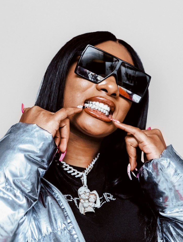 Potret Evolusi Perhiasan Rapper yang Jadi Simbol 'Tahta' Bagi sebagian orang, perhiasan berkilau merupakan penghormatan dan tradisi raja Afrika kuno. Bagi yang lain, ini tentang status 'kerajaan' para rapper.