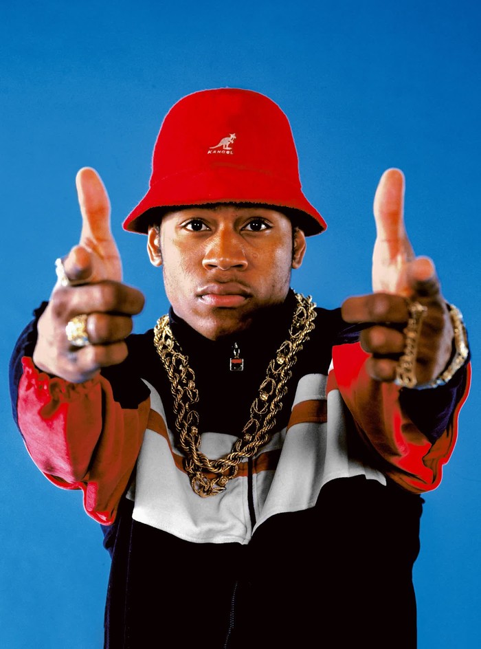 Bagi sebagian orang, perhiasan berkilau merupakan penghormatan dan tradisi raja Afrika kuno. Bagi yang lain, ini tentang status 'kerajaan' para rapper.