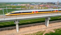 Menurut KCIC, kereta CR400AF memiliki kecepatan desain hingga 420km/jam dan kecepatan operasional 350 km/jam. Kereta cepat ini punya cabin noise yang lebih rendah sehingga mampu meredam getaran dan suara di dalam kereta dengan lebih optimal, sehingga tetap nyaman. Kereta cepat CR400AF dilengkapi dengan dua emergency brake. Yang pertama disebut Emergency Brake EB yang bekerja berdasarkan perintah driver controller, fasilitas emergency brake penumpang dan kontrol kewaspadaan masinis. Emergency brake kedua disebut Emergency Brake UB yang akan aktif berdasarkan fungsi Automatic Train Protection (ATP), pendeteksi jarak antar kereta dan pada saat power kereta dalam kondisi off atau tidak bekerja.