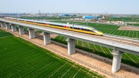 Kereta cepat Jakarta-Bandung ini diklaim memiliki kecepatan desain hingga 420 km/jam dan kecepatan operasional 350 km/jam. Dengan kecepatan segitu, kereta cepat Jakarta-Bandung bisa dibilang menjadi salah satu yang tercepat di dunia. Costfoto/Future Publishing/Getty Images