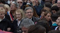 Pemimpin partai sayap kiri keras La France Insoumise (France Unbowed) yang dipimpin Jean-Luc Melenchon berbaris bersama pemenang Hadiah Nobel Sastra tahun ini, Annie Ernaux. Dia menyerukan pemogokan umum.