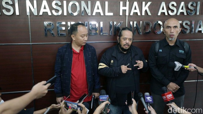 Paguyuban Suporter Timnas Indonesia (PSTI) memenuhi panggilan Komnas HAM. Mereka diperiksa terkait tragedi Kanjuruhan.