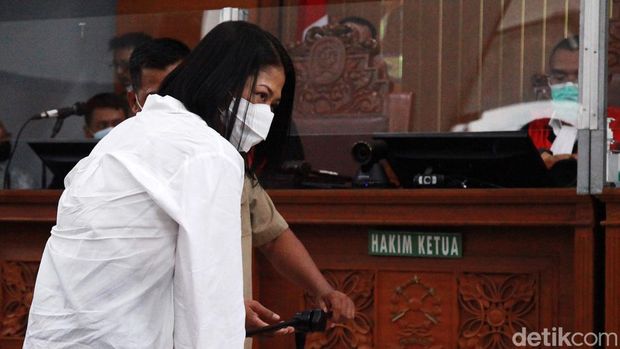 Sidang dakwaan Putri Candrawathi digelar di Pengadilan Negeri Jakarta Selatan, Senin (17/10/2022). Putri didakwa bersama-sama dengan suaminya, Ferdy Sambo, melakukan pembunuhan berencana terhadap Brigadir Nopriansyah Yosua Hutabarat.