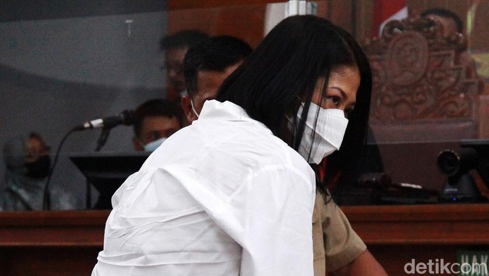 Sidang dakwaan Putri Candrawathi digelar di Pengadilan Negeri Jakarta Selatan, Senin (17/10/2022). Putri didakwa bersama-sama dengan suaminya, Ferdy Sambo, melakukan pembunuhan berencana terhadap Brigadir Nopriansyah Yosua Hutabarat.