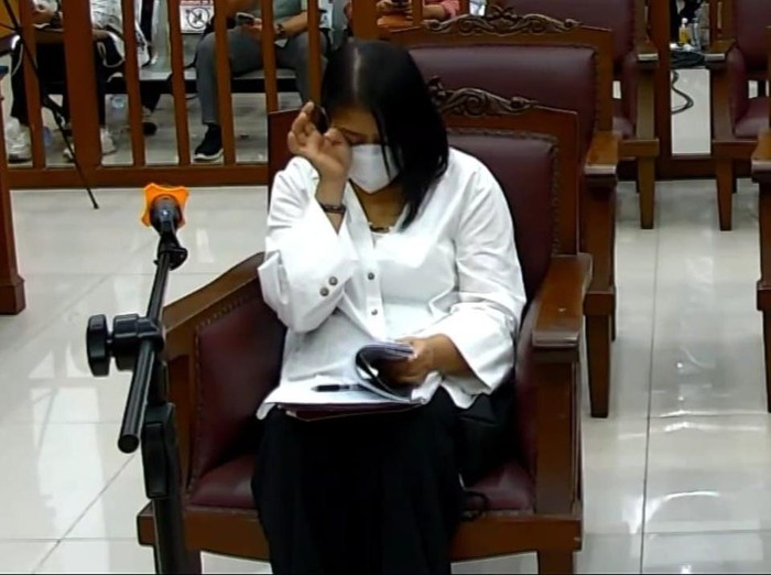 Putri Candrawathi usap mata dengan eksepsi di PN Jaksel  (Wilda-detikcom)