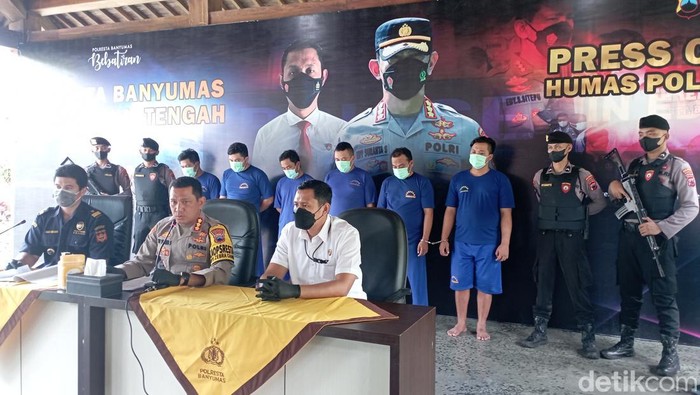 Rilis kasus pemerasan di Polresta Banyumas, Senin (17/10/2022).