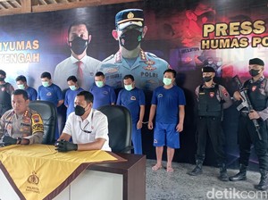 Peras Kurir Rokok-Ngaku Petugas Bea Cukai, 6 Orang Ditangkap