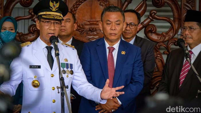 Riuh Balai Kota DKI Sambut Pj Gubernur Heru Budi Hartono Heru Budi Hartono kembali ke Balai Kota DKI Jakarta usai menjabat sebagai Pj Gubernur. Heru disambut riuh ASN dan warga.