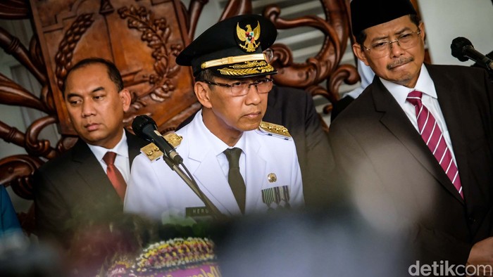Heru Budi Hartono kembali ke Balai Kota DKI Jakarta usai menjabat sebagai Pj Gubernur. Heru disambut riuh ASN dan warga.
