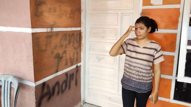 Rumah IRT di Asahan dicoret rentenir gegara utang 300 ribu.
