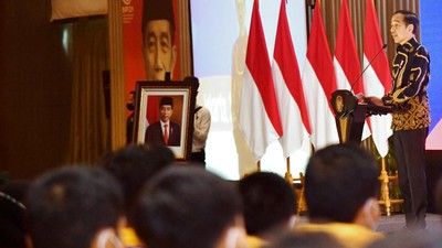 Saat Jokowi Kasih Wejangan ke TKI yang Mau Berangkat ke Korsel