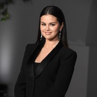 Kebersamaan Hailey dan Selena memecahkan rumor bahwa keduanya tidak akur. Seperti diketahui, Selena Gomez sempat lama berpacaran dengan Justin Bieber dan hubungan mereka putus-nyambung. Sementara Hailey Bieber kini berstatus sebagai istrinya. Foto: Getty Images