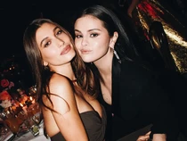 Selena Gomez Ungkap Hailey Bieber Dapat Ancaman Pembunuhan
