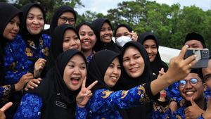 Senangnya Orang-orang Ini Diangkat Jadi PNS