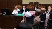 Diketahui, pemilik PT Banyu Bening Utama, PT Palma Satu, PT Seberida Subur, dan PT Panca Agro Lestari itu didakwa membuat negara merugi senilai Rp 86,5 triliun. Jaksa mengatakan negara rugi akibat melakukan usaha perkebunan di Indragiri yang mengakibatkan kerusakan hutan.