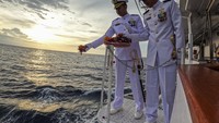 Upacara ini diperingati setiap tahun oleh TNI AL untuk mengenang pertempuran yang terjadi di Laut Arafuru antara tentara Indonesia melawan Belanda untuk mempertahankan Irian Barat.  
