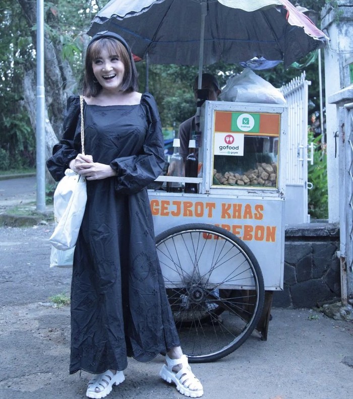 Tampil Awet Muda, Kiki Amalia Hobi Makan Tahu Gejrot hingga Mie Kocok