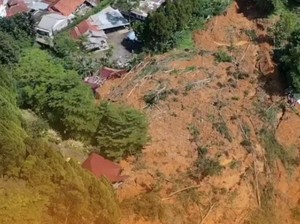 Tanah Longsor di Gunung Geulis Bogor, Akses Jalan Warga Terputus