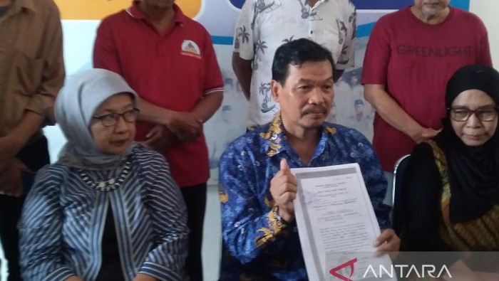 Teman SMA hingga eks guru Presiden Jokowi meluruskan isu liar soal ijazah