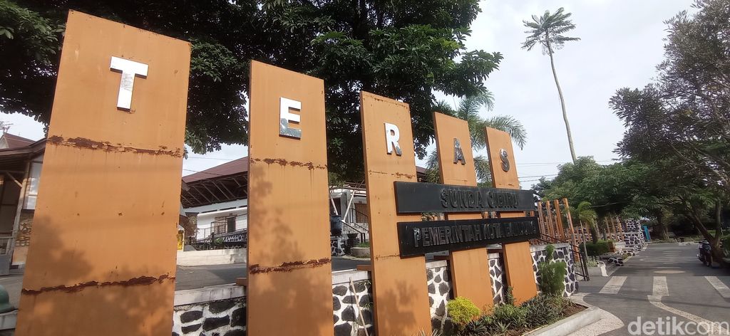 Teras Sunda di Kota Bandung. Teras Sunda di Kota Bandung.