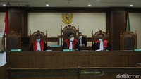 Tuntutan kedua terdakwa itu terkait kasus korupsi pengadaan paket penerapan KTP berbasis Nomor Induk Kependudukan secara Nasional.
