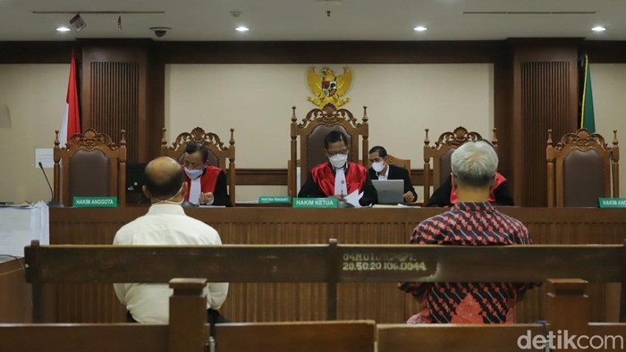 Terdakwa Kasus Korupsi KTP Elektronik Dituntut 5 Tahun Penjara Jaksa Penuntut Umum menuntut Isnu Edhi Wijaya dan Husni Fahmi dengan hukuman lima tahun penjara.