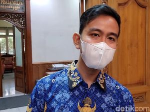 Diminta Unggah Foto Wisuda Jokowi, Gibran: Rasah Digagas!