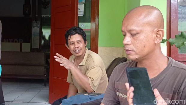 Warga Blitar terdampak banjir.