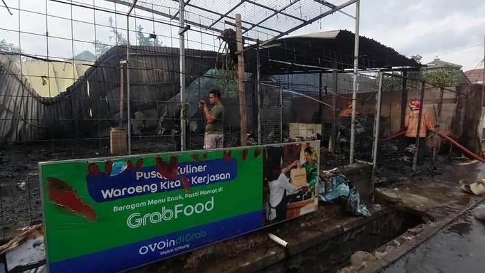 Warung kuliner di Kudus terbakar, Senin (17/10/2022).
