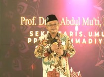 Video: Momen Abdul Muti Jalan Sehat untuk Peringati Hardiknas 2025
